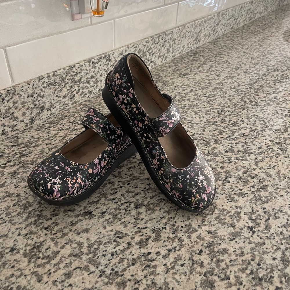 Algeria Paloma mary James sz 41